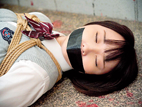 性支配を受け入れる無抵抗な美少女たち～制服と縛り～　サンプル画像09